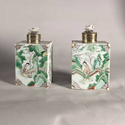 Pair of Chinese famille verte tea caddies, Kangxi (1662-1722)