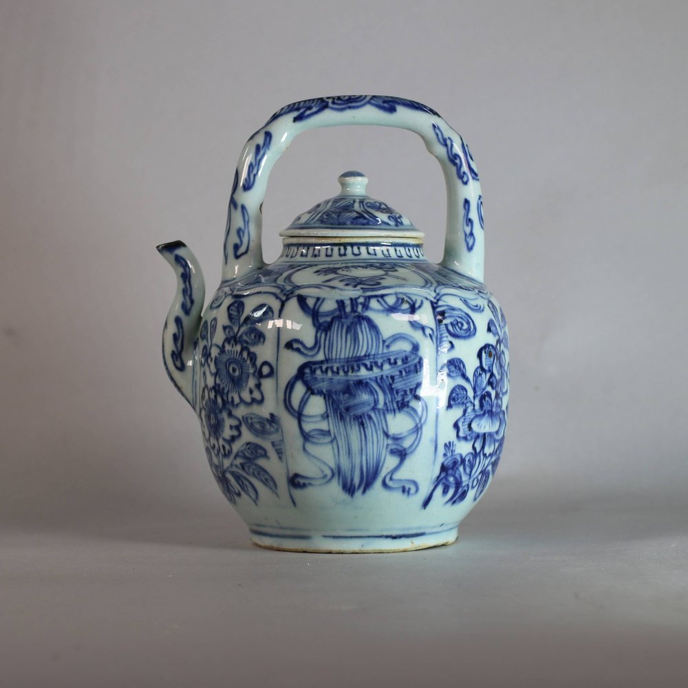 AA11 Chinese blue and white Kraak wine pot and cover, Wanli (1573-1619)