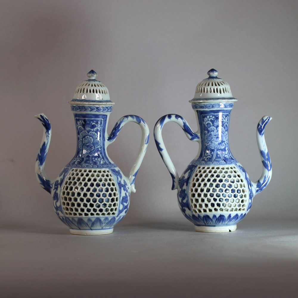 AA16 A pair of blue and white double-walled reticulated ewers and covers of slender form, Kangxi(1662-1722)