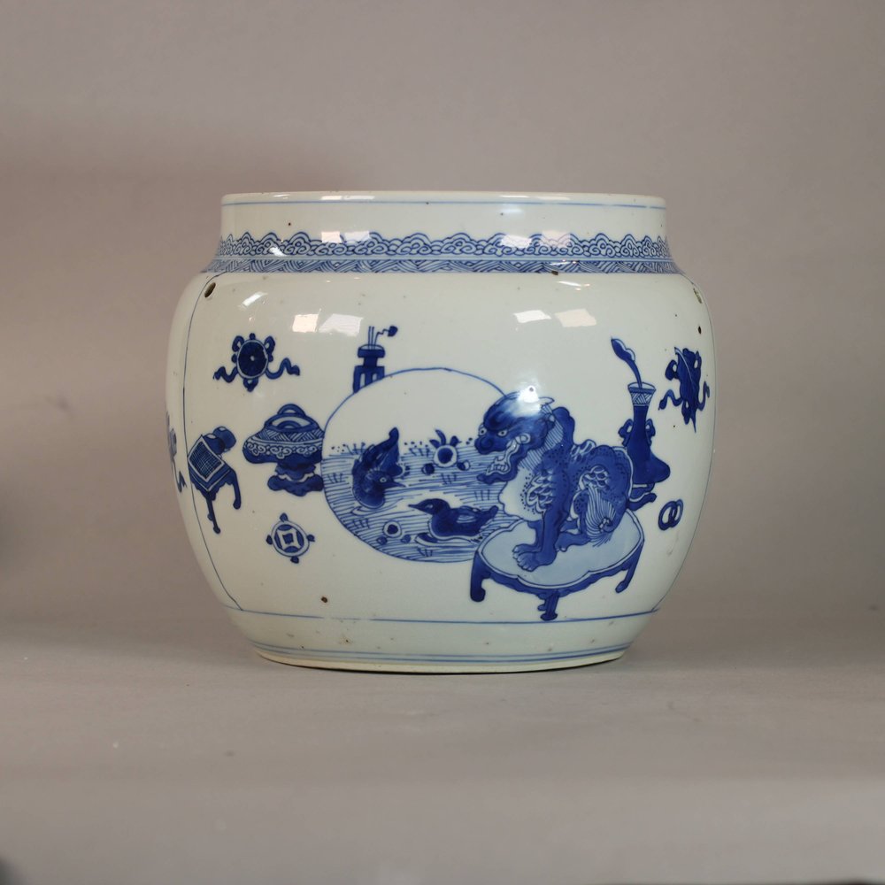 AA37 Chinese blue and white food vessel of bulbous form Kangxi(1662-1722)