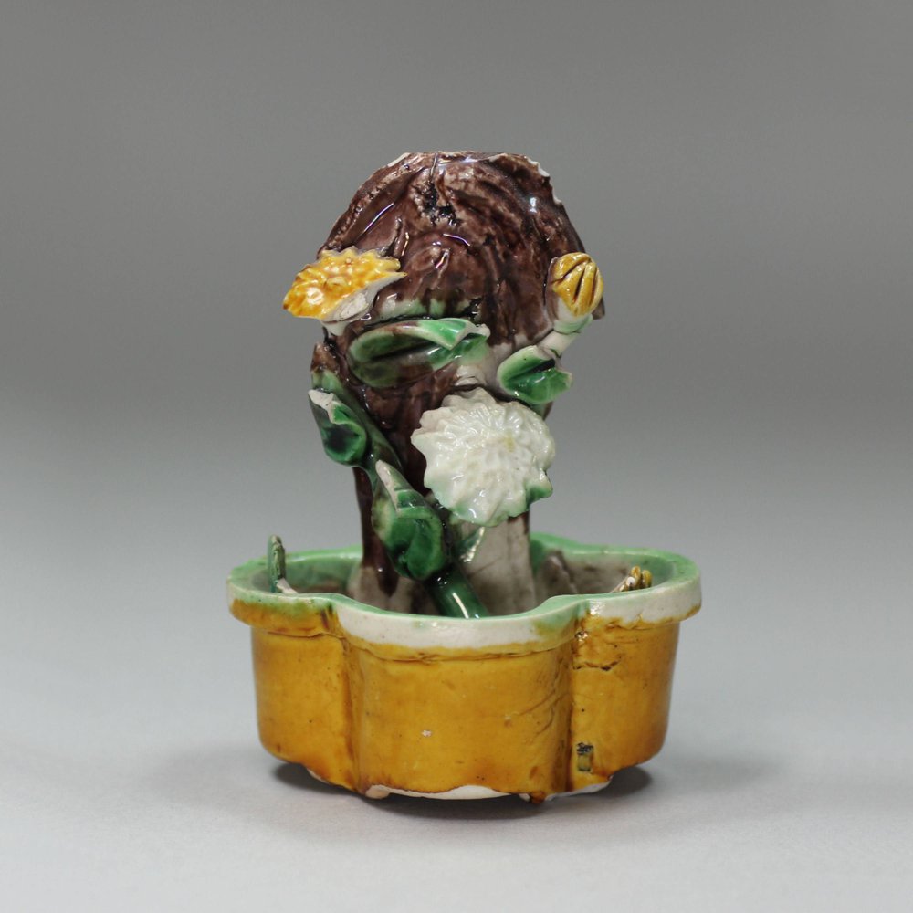 F476 Egg and spinach incense stick holder, Kangxi (1662-1722)