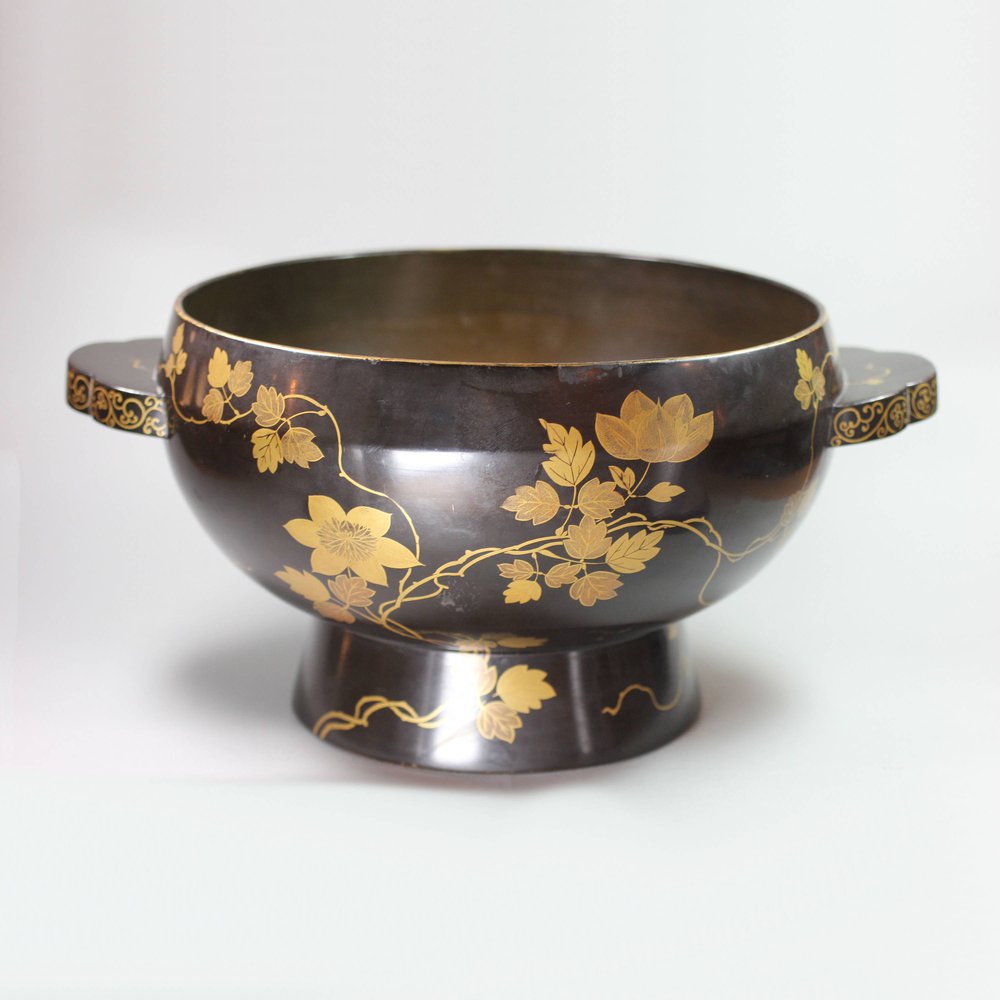 J584 Japanese black lacquer and gilt decorated two-handled bowl