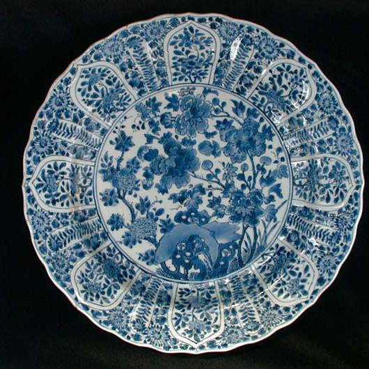 L588 Blue and white dish, Kangxi (1662-1722)