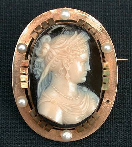 L671 Fine gold mounted cameo brooch