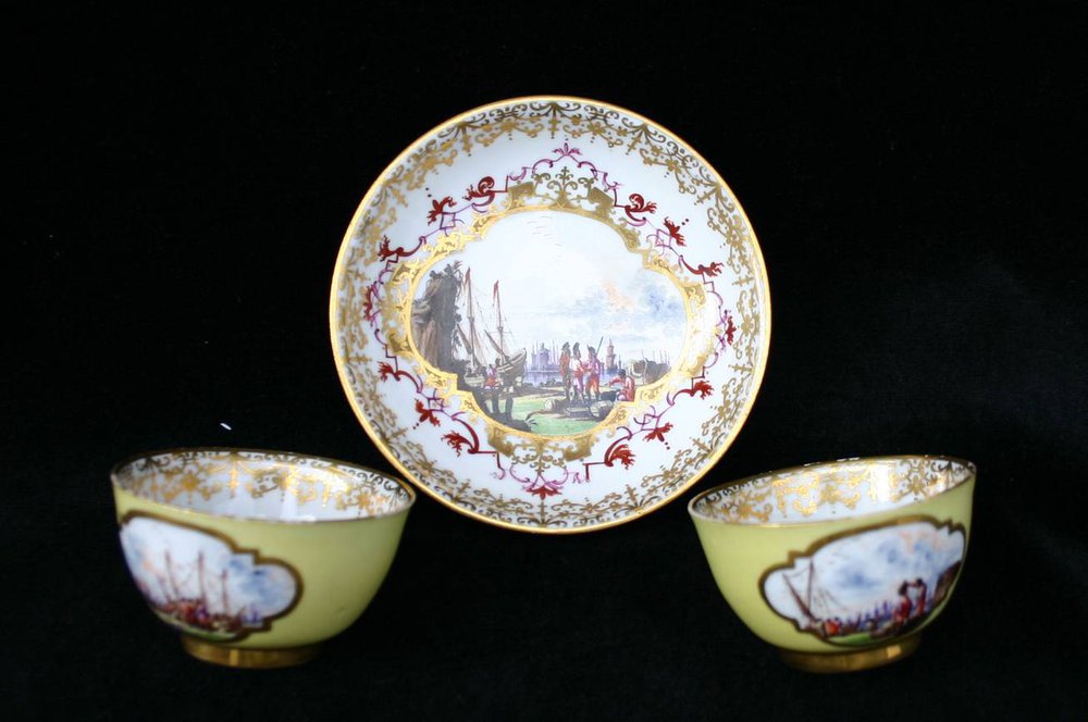 N925 Fine pair of yellow ground Meissen teabowls and a saucer