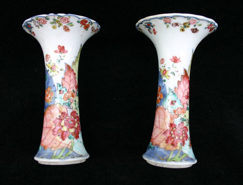 N932 Pair of famille rose tobacco leaf miniature vases