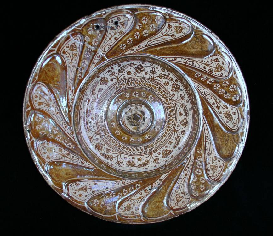 P181 Spanish hispano moresque charger, 16th century      SOLD