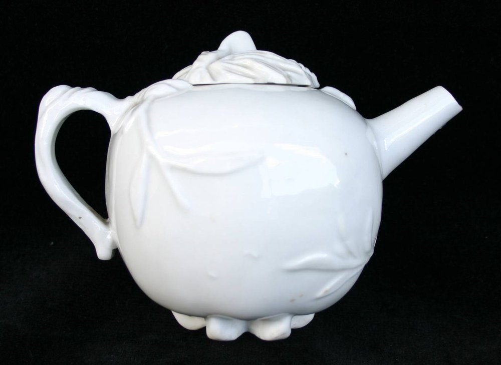 P95 Blanc-de-chine teapot , 17th century