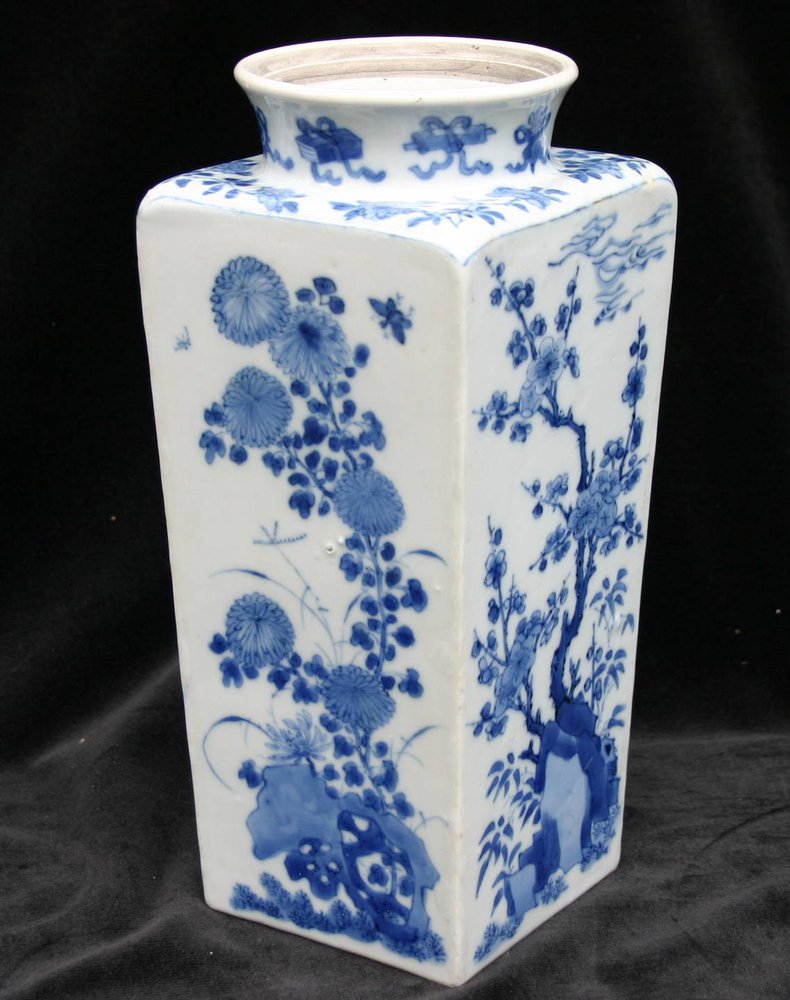 Q173 Blue and white square section vase tapering to the base