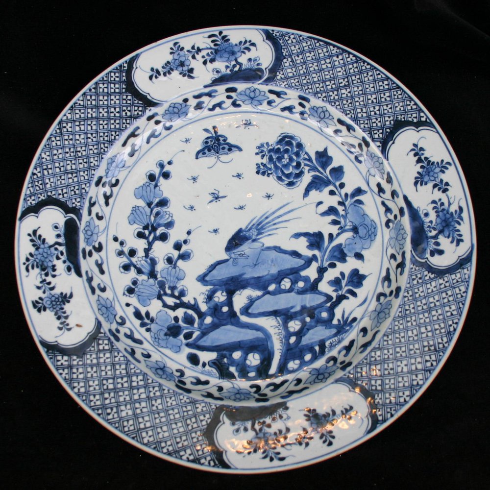 Q262 Blue and white charger, Kangxi (1662-1722)