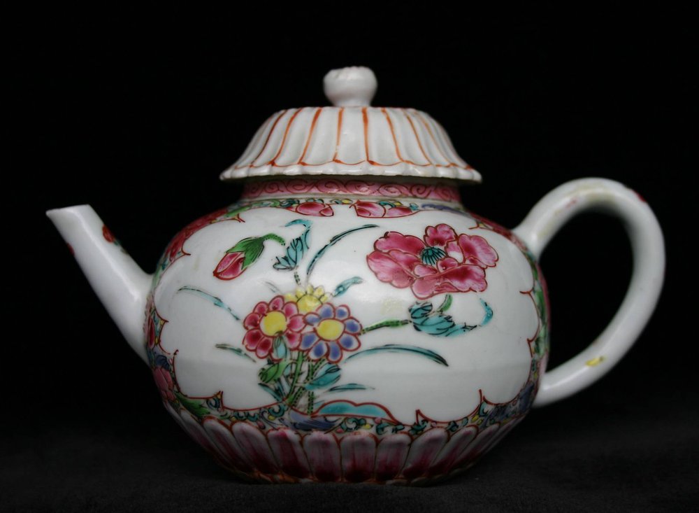 Q547 Famille rose teapot, Yongzheng (1723-35)