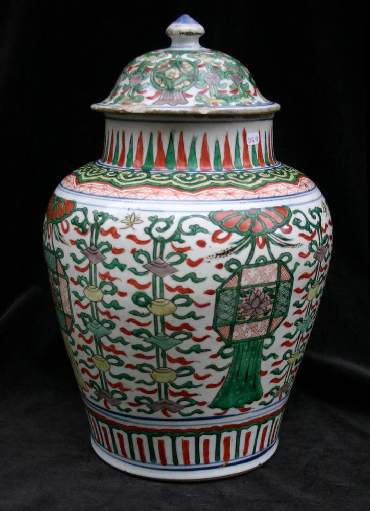 Q634 Wucai vase and cover, Transitional, decorated with lanterns