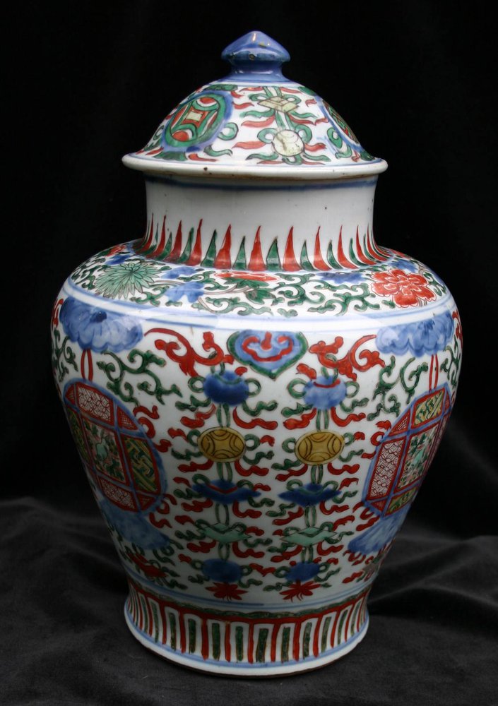 Q636 Wucai vase and cover, Transitional, Chongzhen (1628-1643)
