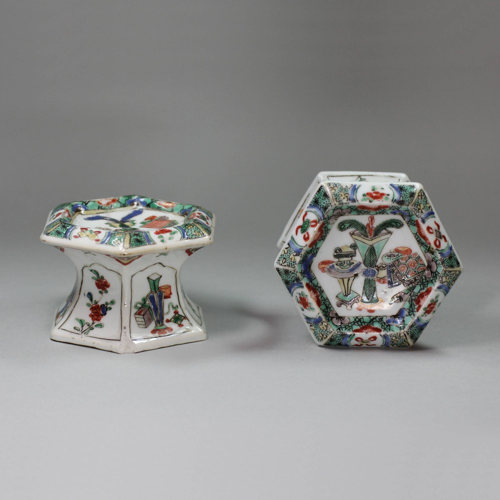 Q866 Pair of famille-verte hexagonal salts, Kangxi (1662-1722)
