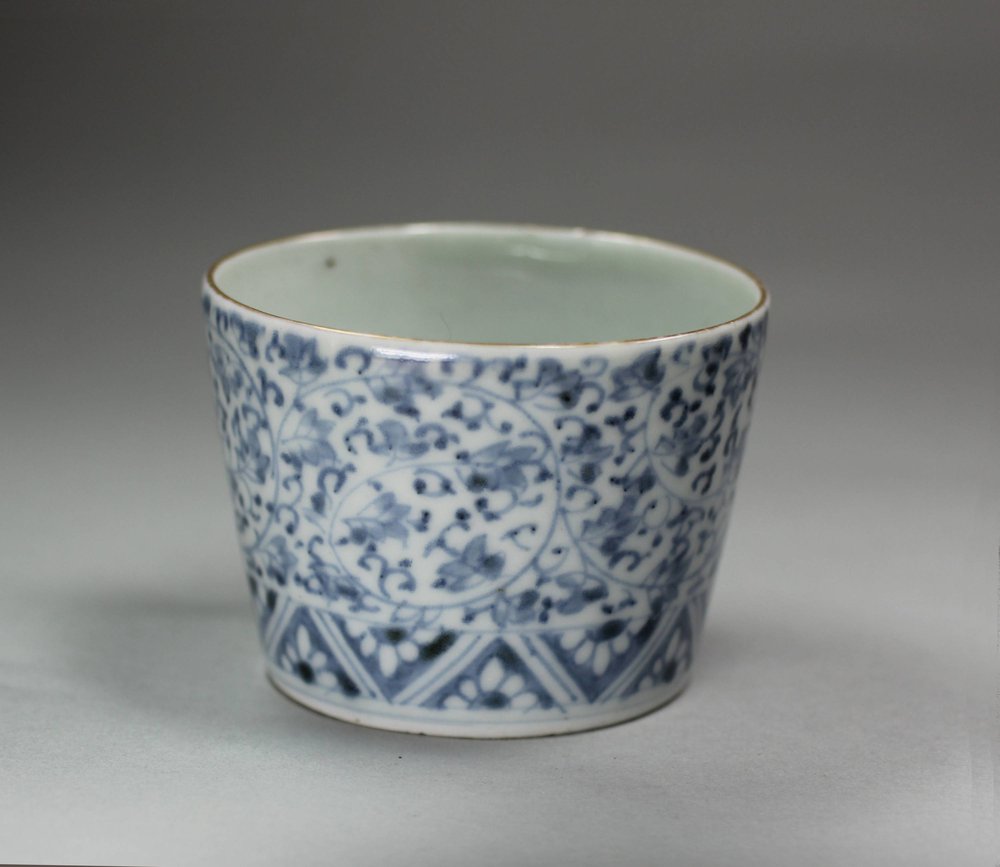 Q908 Japanese blue and white sake cup, 19th century