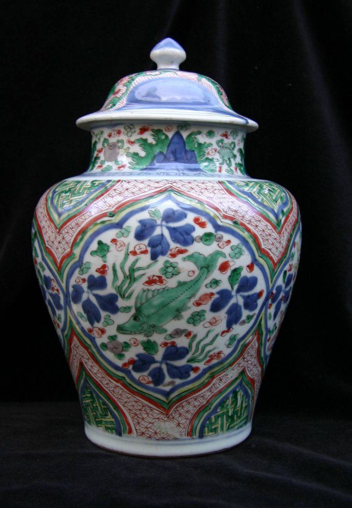 R17 Wucai baluster jar and a cover, Chongzheng (1628-43)