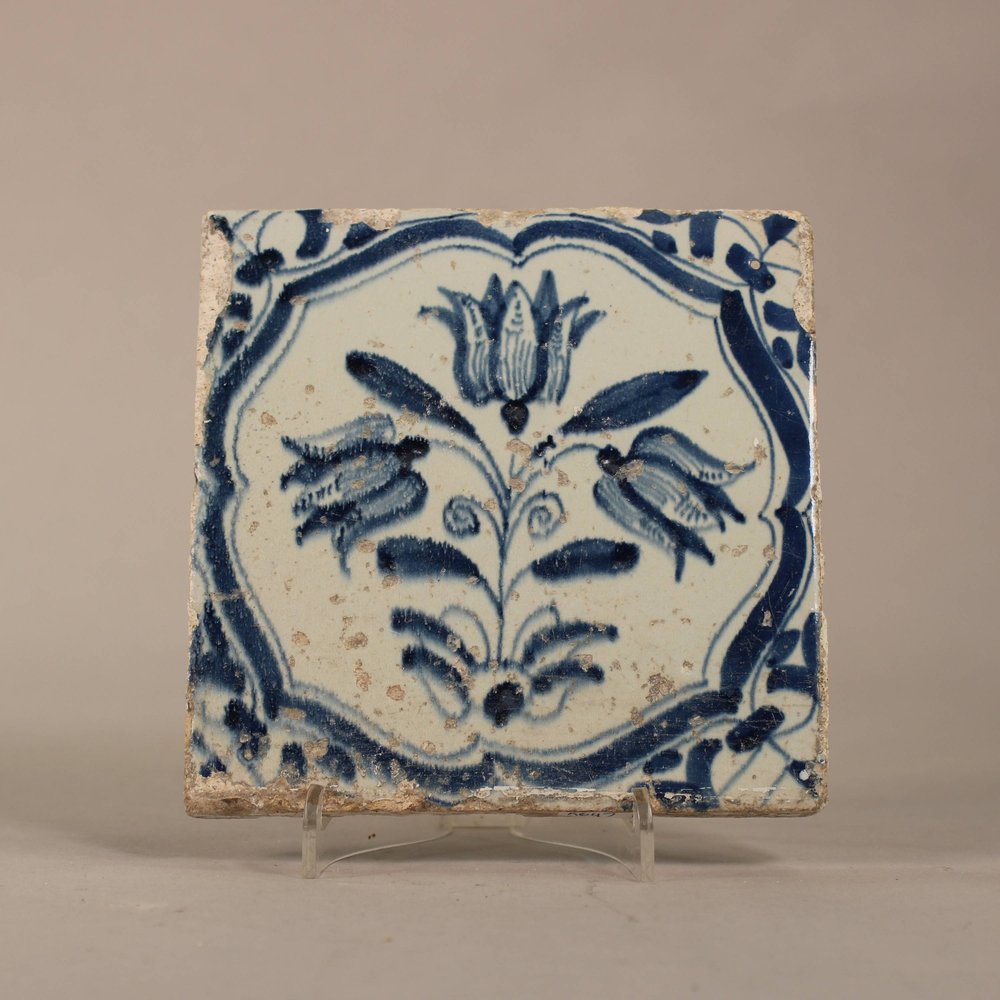 R649 Dutch delft blue and white tulip tile, 17th century