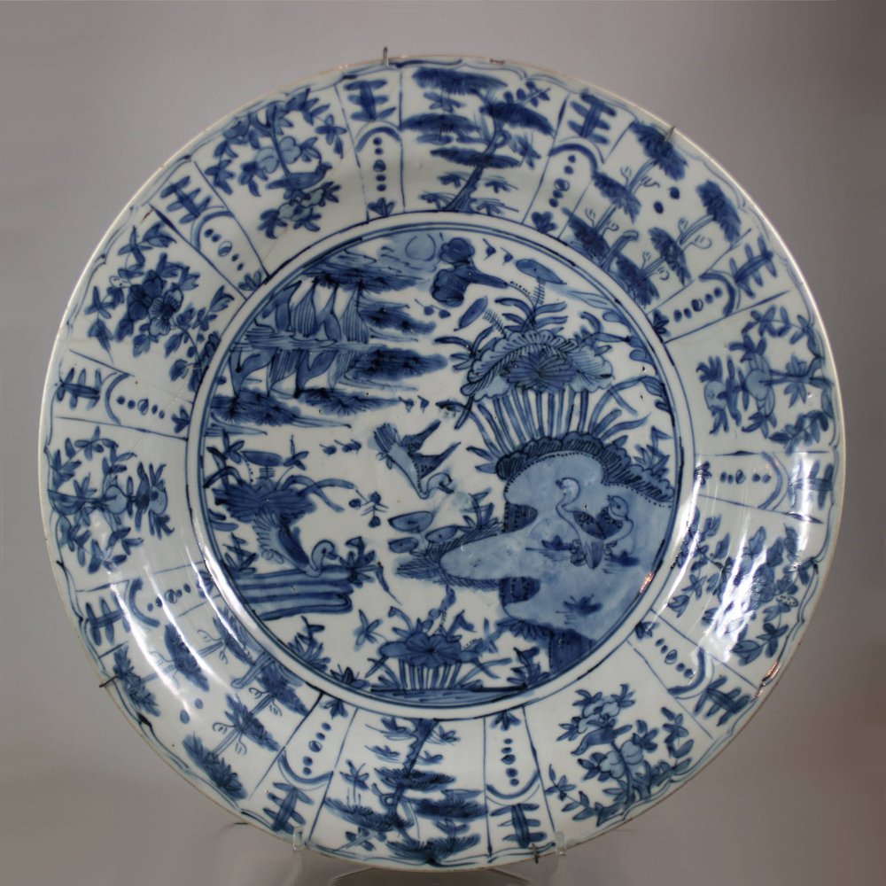 U250 Large swatow dish, 17th Century