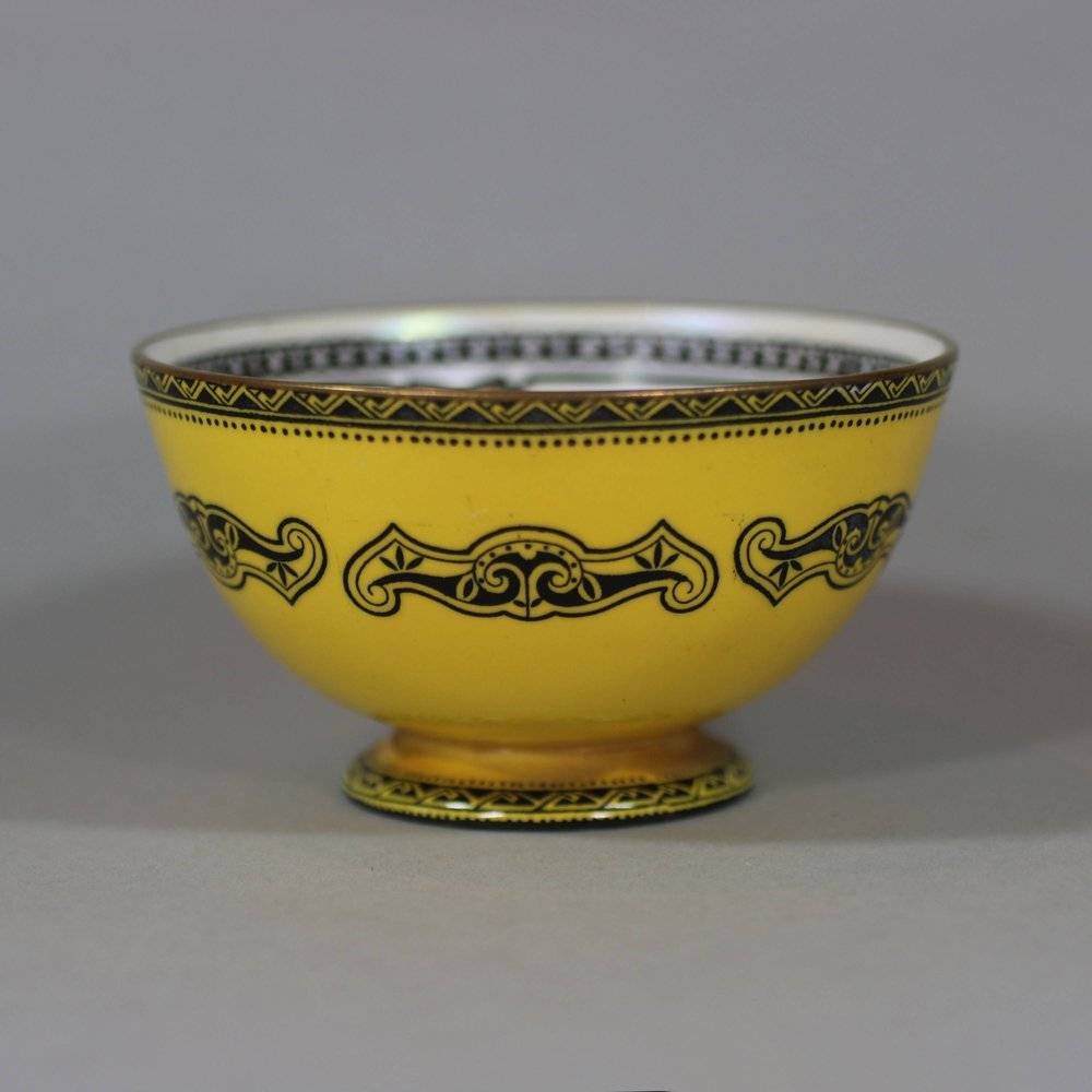 MU596 Wedgwood yellow ground bowl