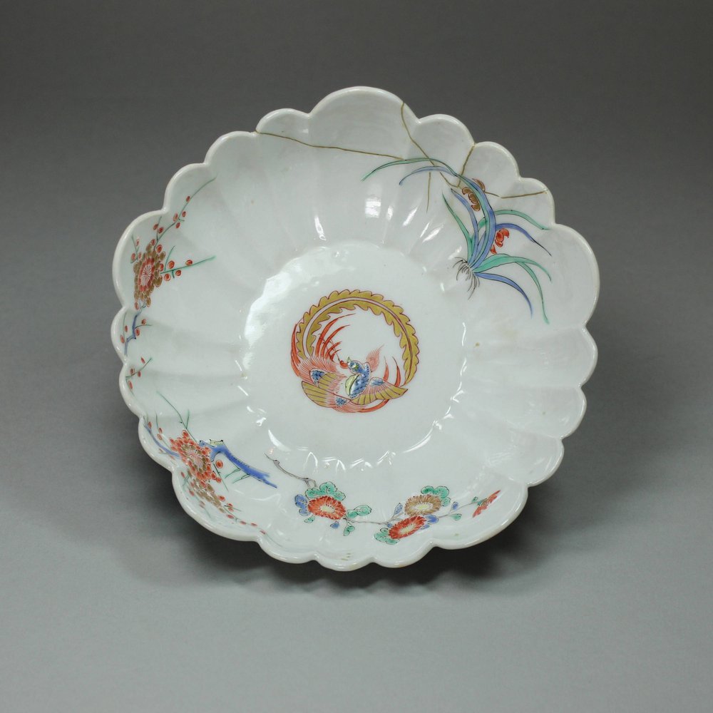 V191 Japanese kakiemon fluted hexagonal bowl, 18th century