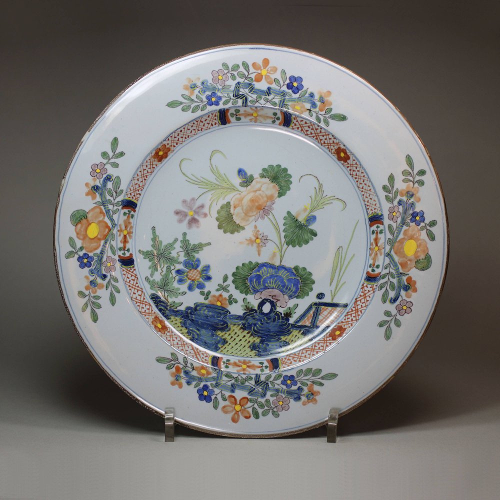 V235C Faenza faience plate, decorated in the Chinese style in blue