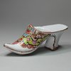 V301 Dutch delft dore shoe, 18th century, painted in green, pink