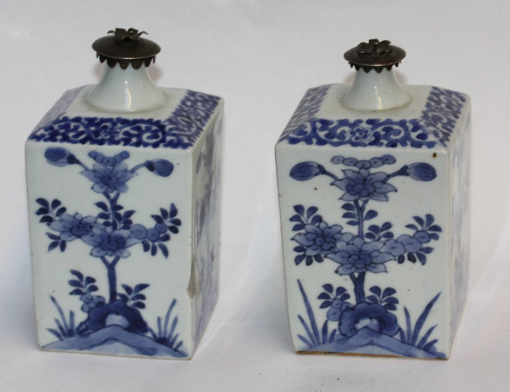 V471 A pair of Japanese blue and white arita canisters, 17th century,