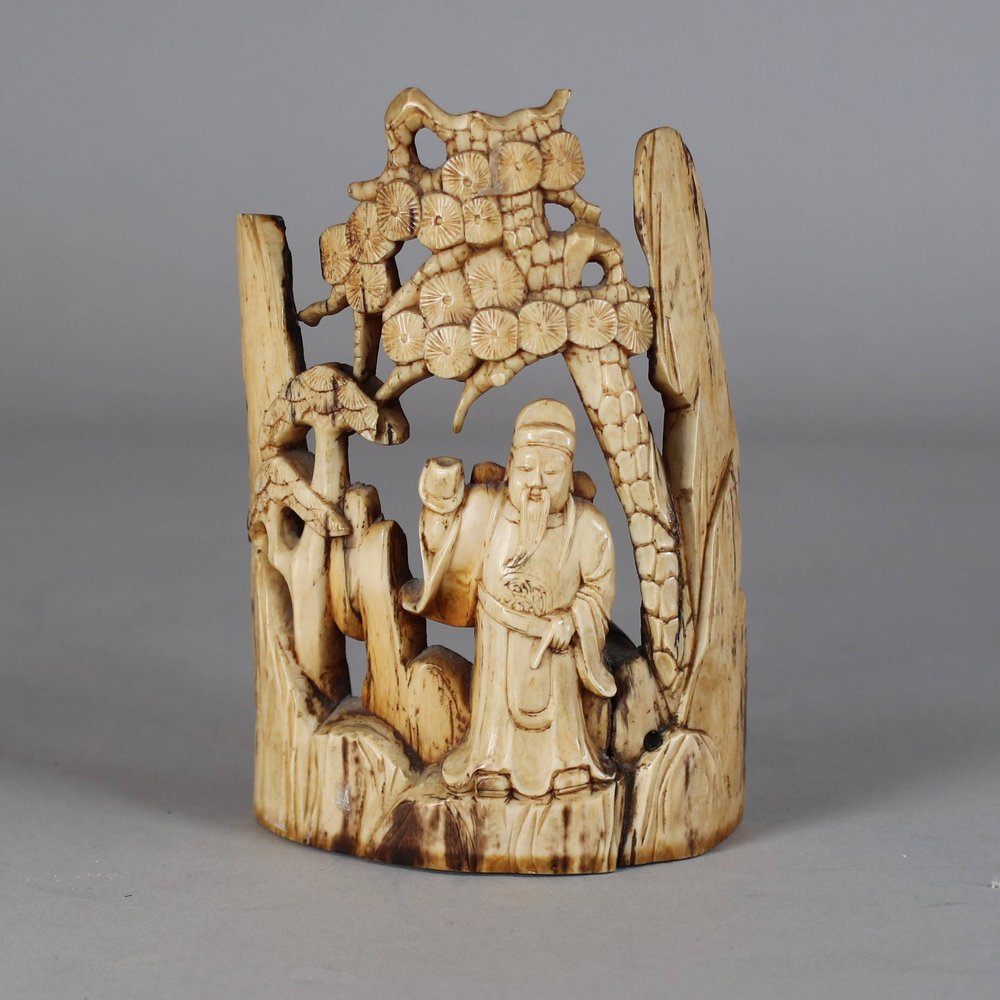 V689 Late Ming ivory fragment, early 17th century