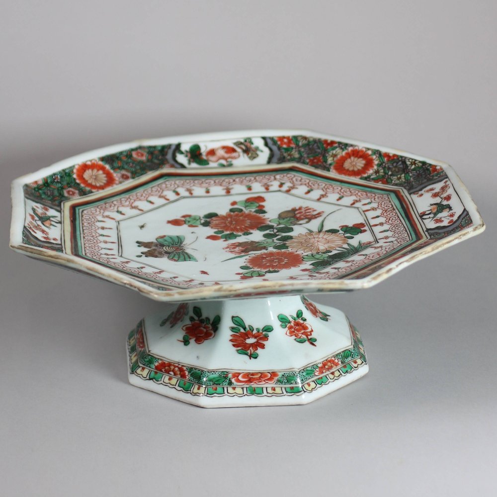 W117 Famille verte octagonal tazza, Kangxi (1662-1722)