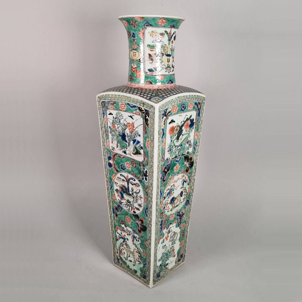 W124 Famille verte square-section tapering vase Kangxi(1662-1722)