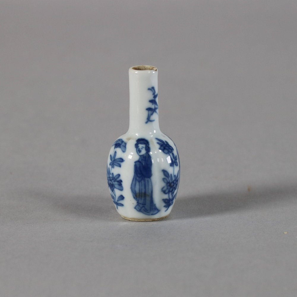 W162 Miniature Chinese blue and white lobed  vase