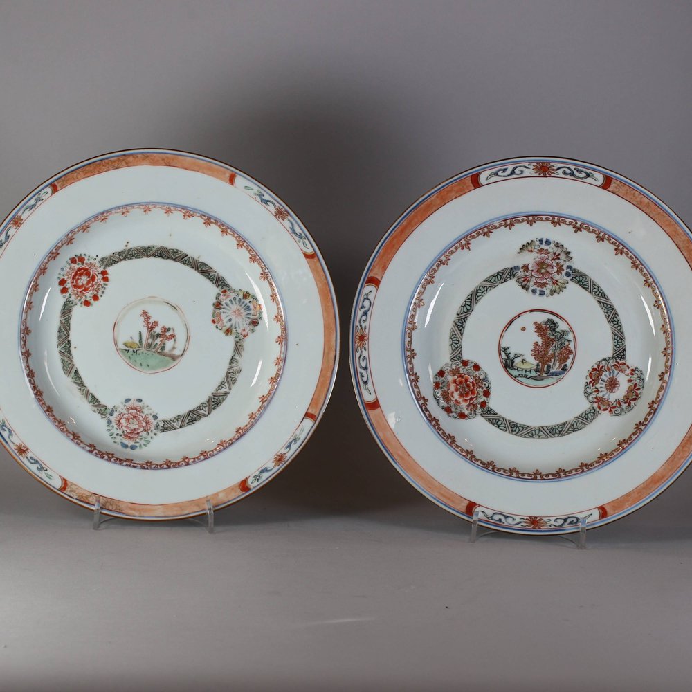 W265 Pair of famille verte plates, Kangxi (1662-1722)