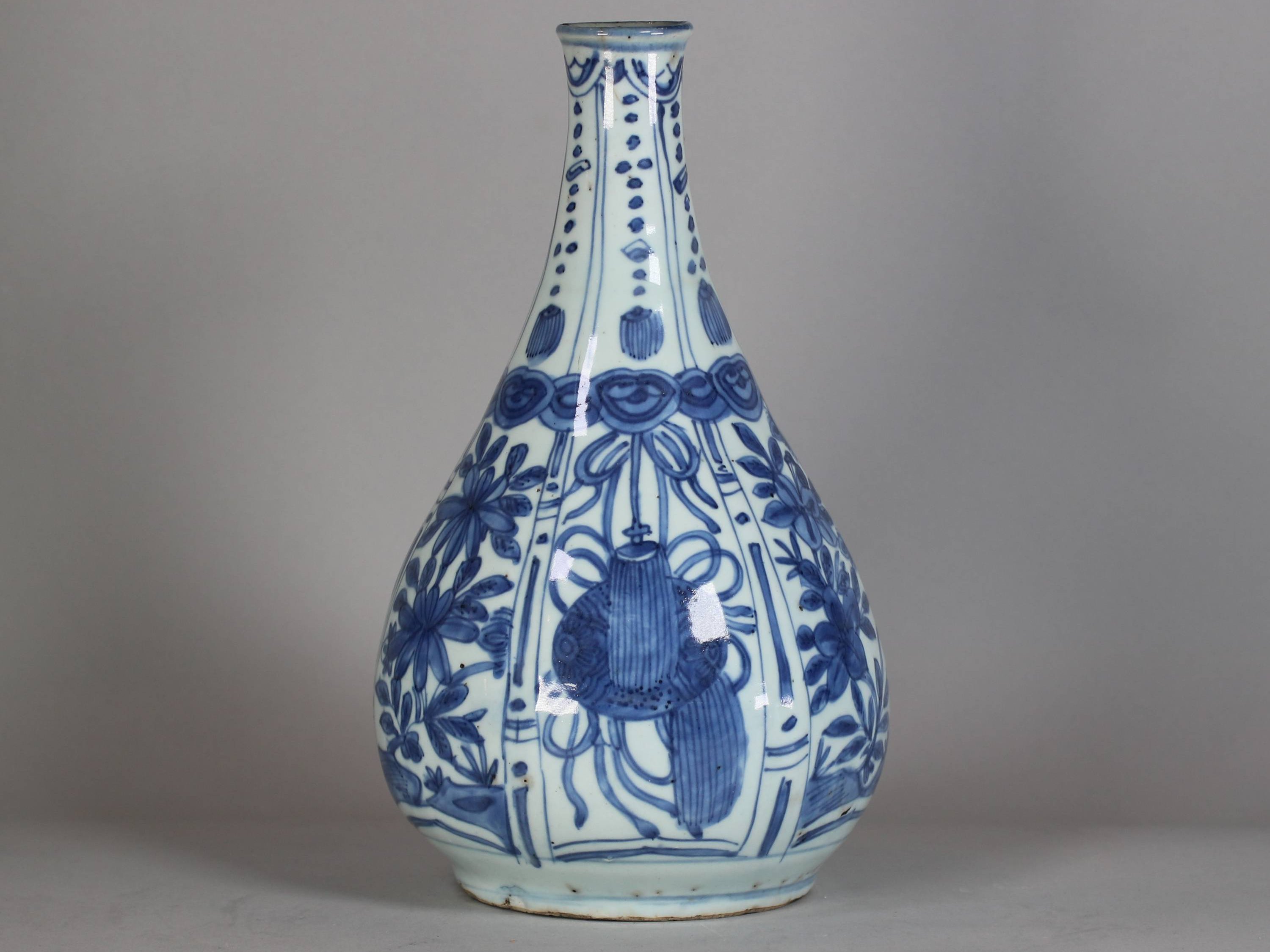 Blue and White Kraak Bottle Vase, Wanli (1575-1619)