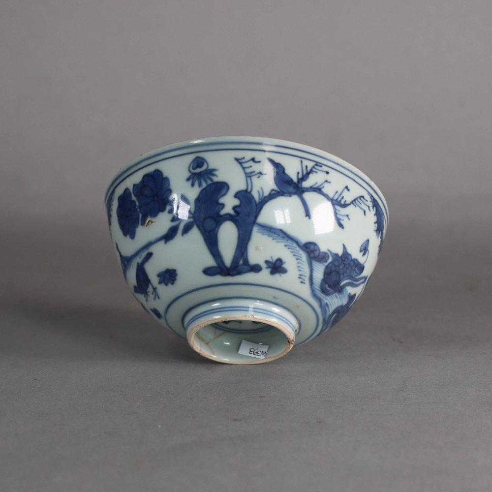 W393 Chinese bowl, late Ming (1368-1644), c.16th century