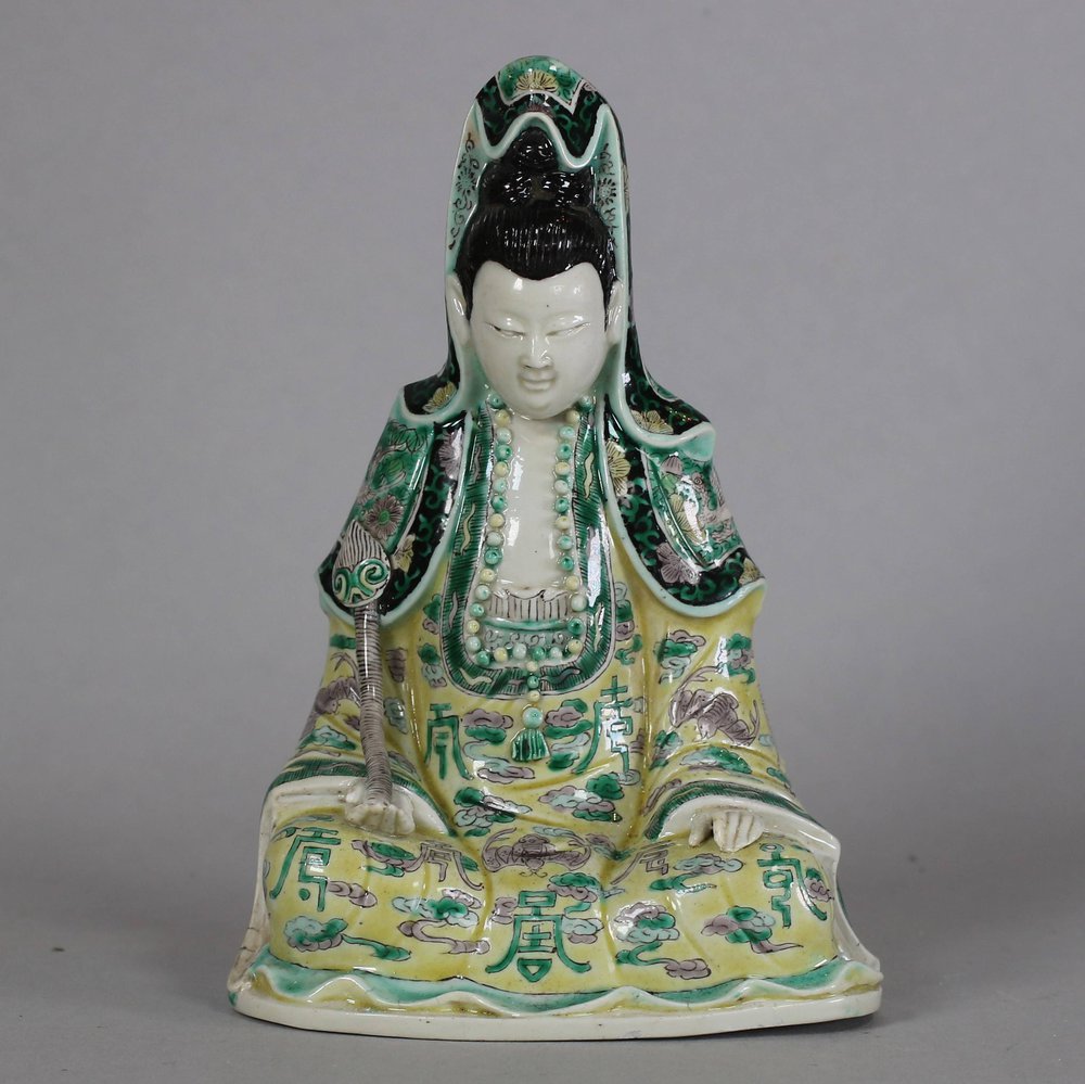 W406 Chinese seated figure of Guanyin, Kangxi (1662-1722)