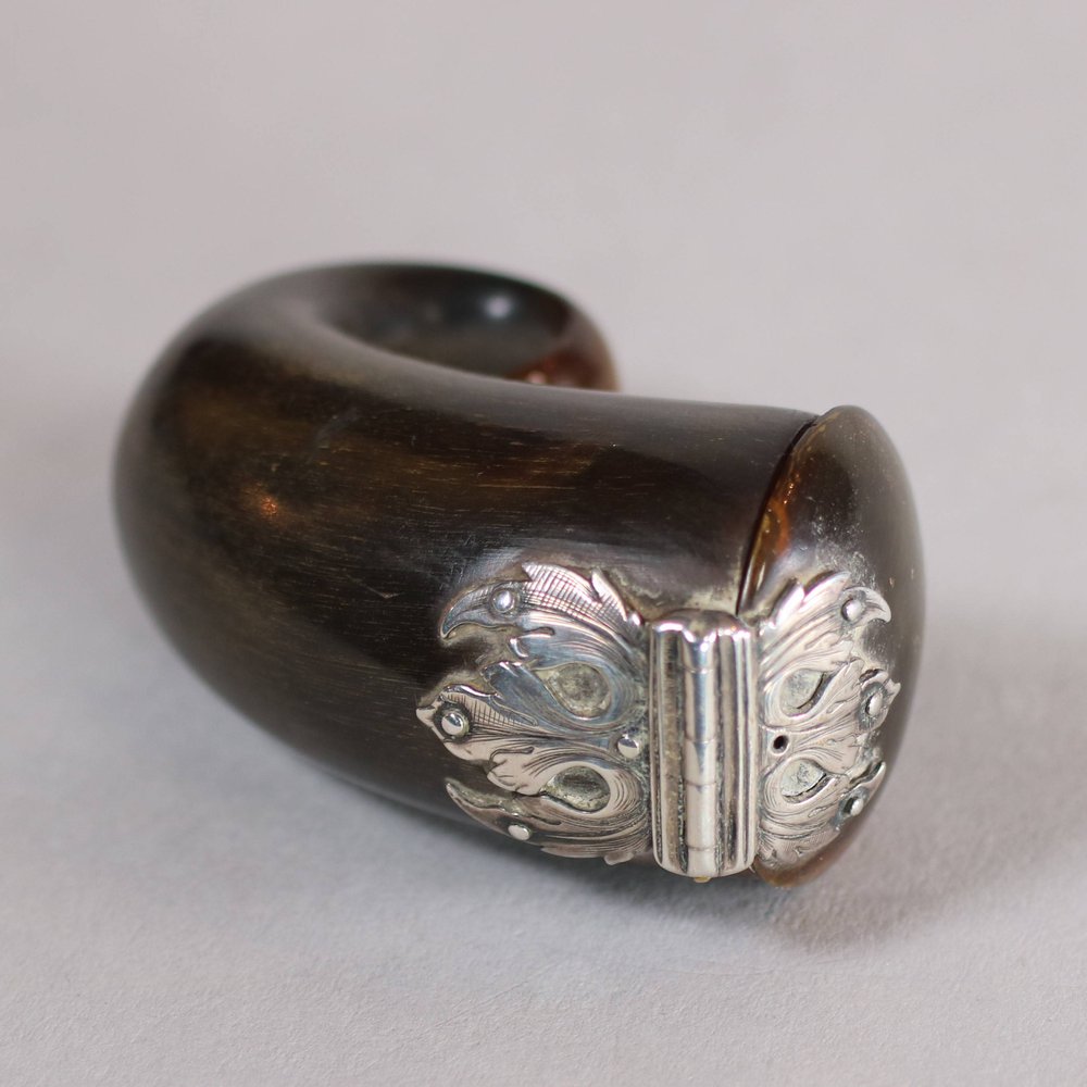 W412 Scottish rams horn snuff mull with silver plated mounts, the lid inset with a crystal foiled stone;