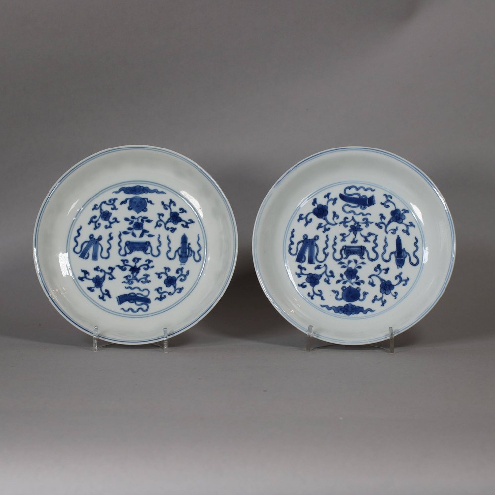 W452 Pair of Chinese blue and white plates, Kangxi (1662-1722)