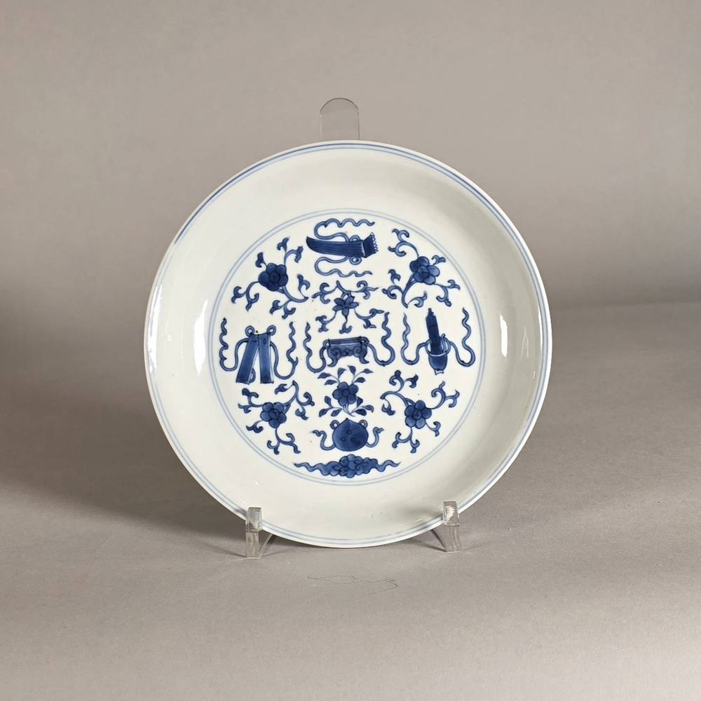 W452 Pair of Chinese blue and white plates, Kangxi (1662-1722)