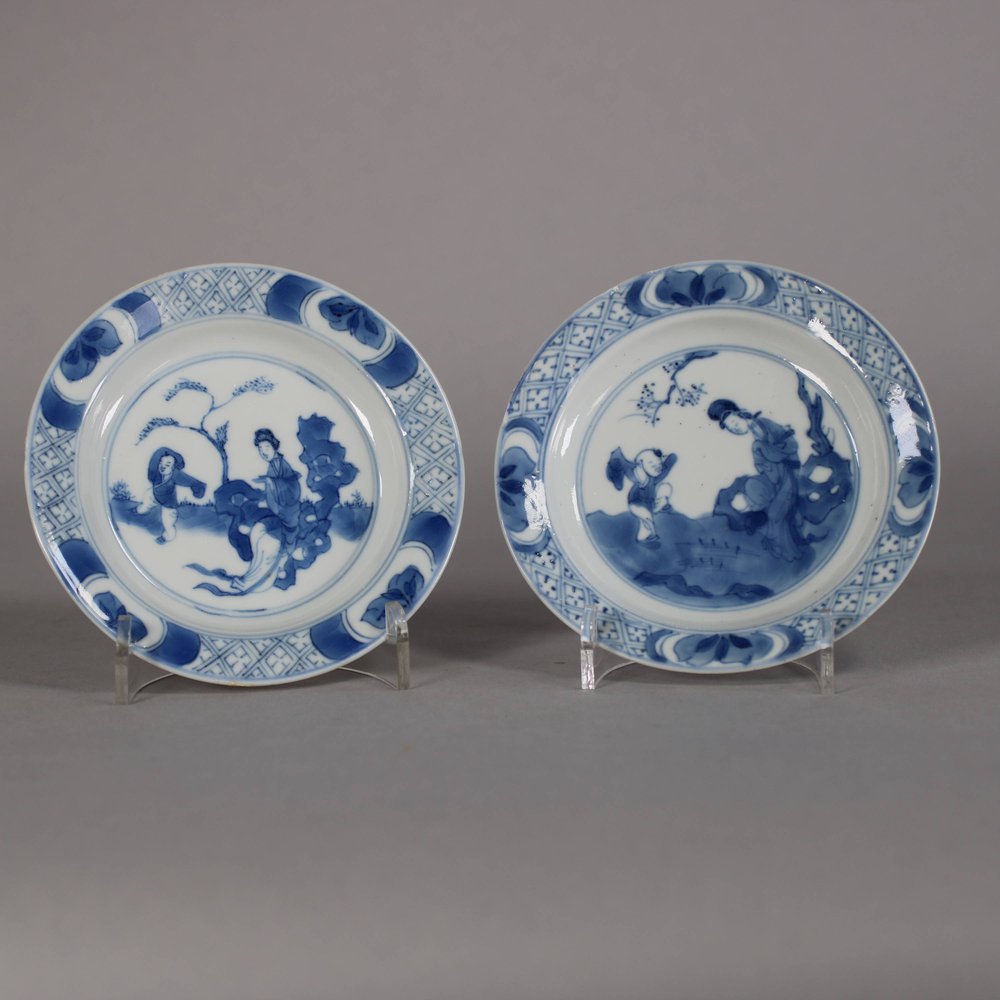 W460 Chinese near pair of small blue and white plates, Kangxi (1662-1722)