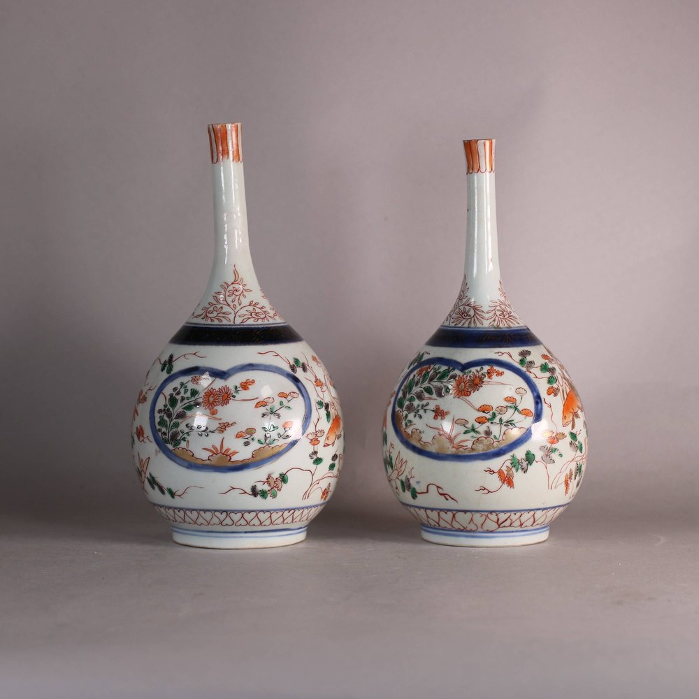 W475 Pair of Japanese Imari bottle vases, Edo Period, early 18th century