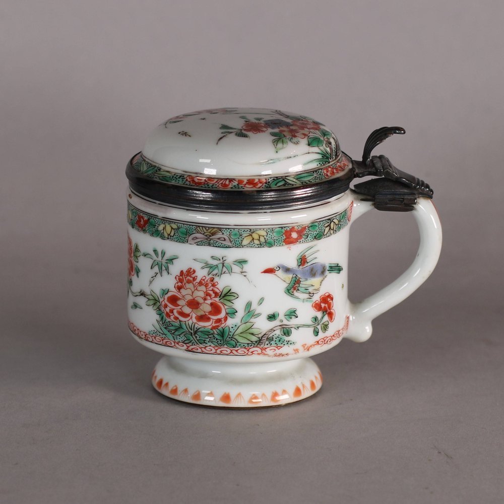 W567 Famille verte mustard cup and cover with metal mounts, mid-Kangxi (1662-1722)