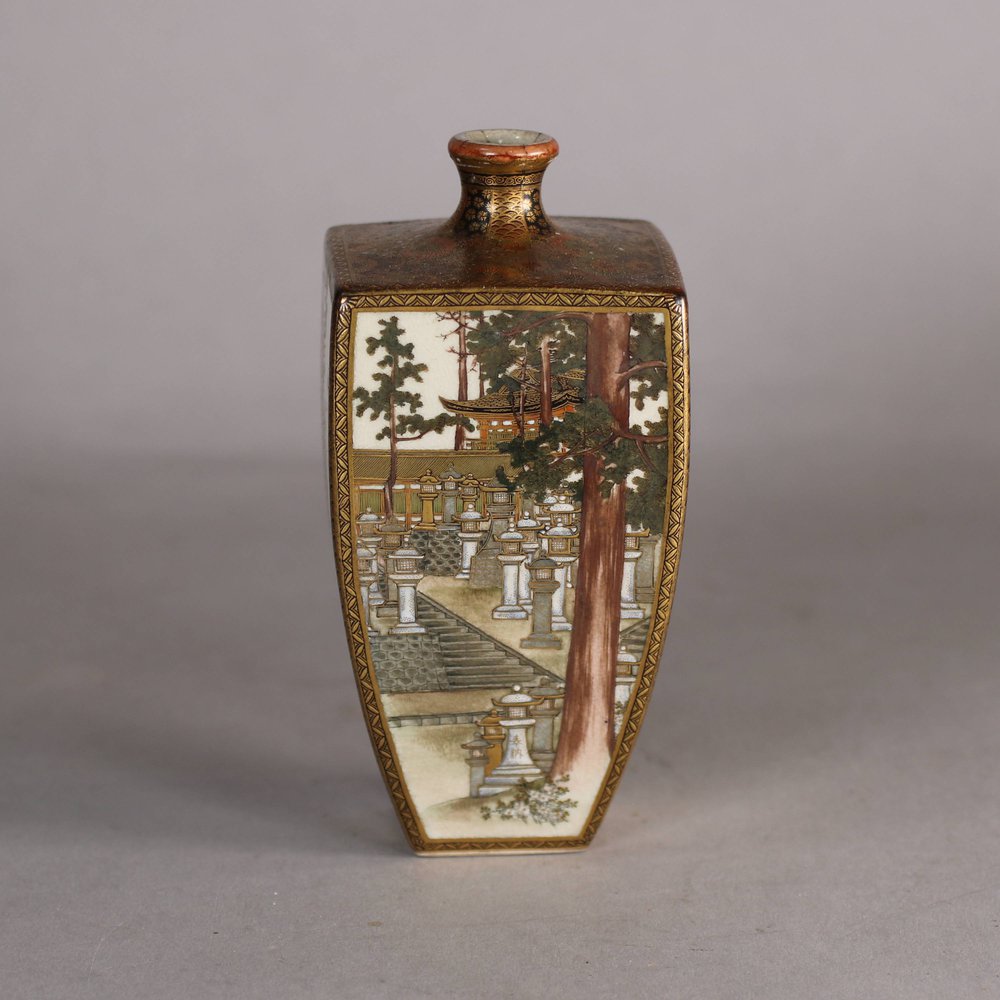 W599 Small Satsuma vase, Meiji (1868-1912)
