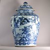 W643 Chinese massive blue and white baluster jar with cover, Kangxi (1662-1722)