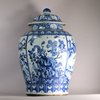 JB66 Chinese massive blue and white baluster jar with cover, Kangxi (1662-1722)