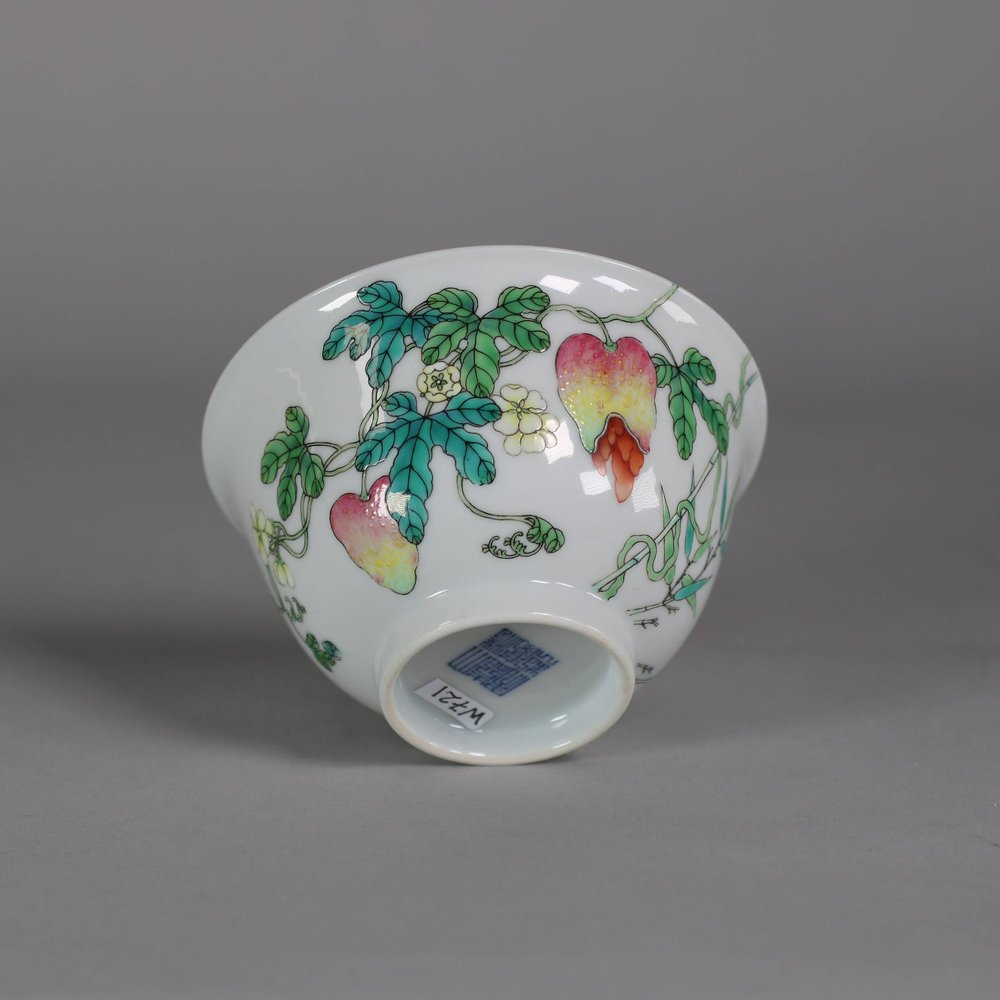 W721 Chinese famille rose 'pomegranate bowl', with Jiaqing mark and of the period (1796-1820)