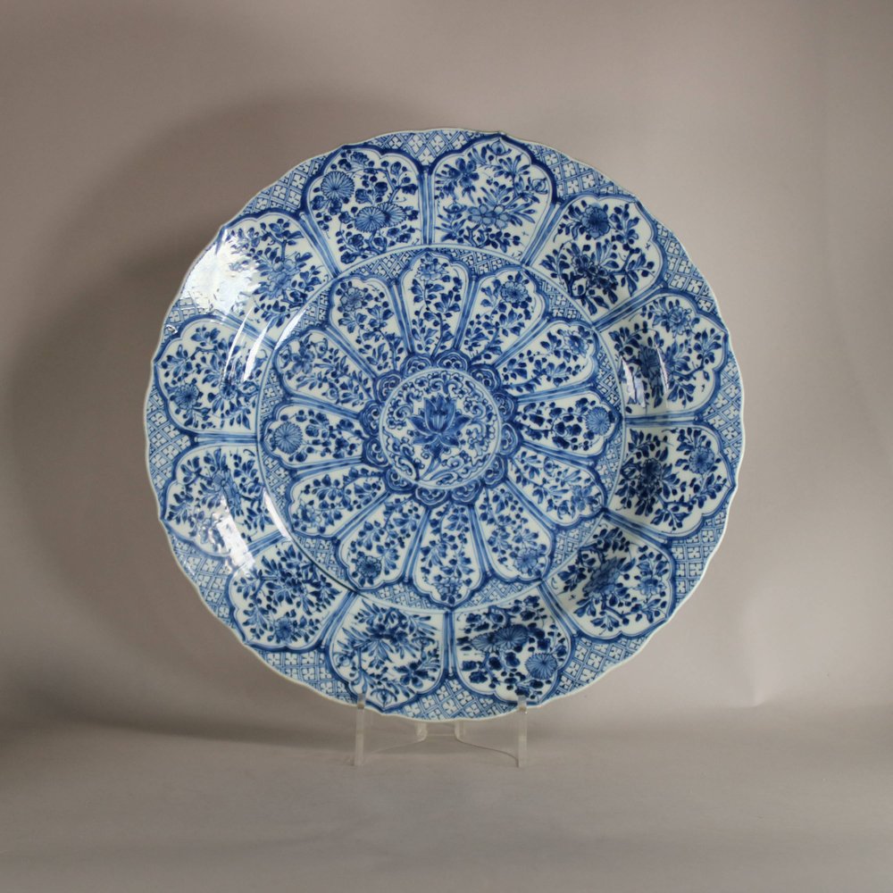 W761 Chinese blue and white charger, Kangxi (1662-1722)