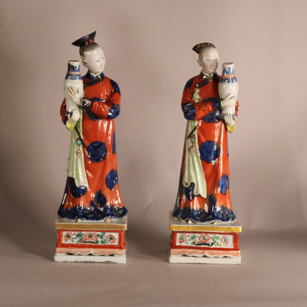 W881 PAIR OF CHINESE PORCELAIN FAMILY ROSE FIGURES OF NODDING-HEAD COURT LADIES. QING DYNASTY, QIANLONG PERIOD(1736-1795)