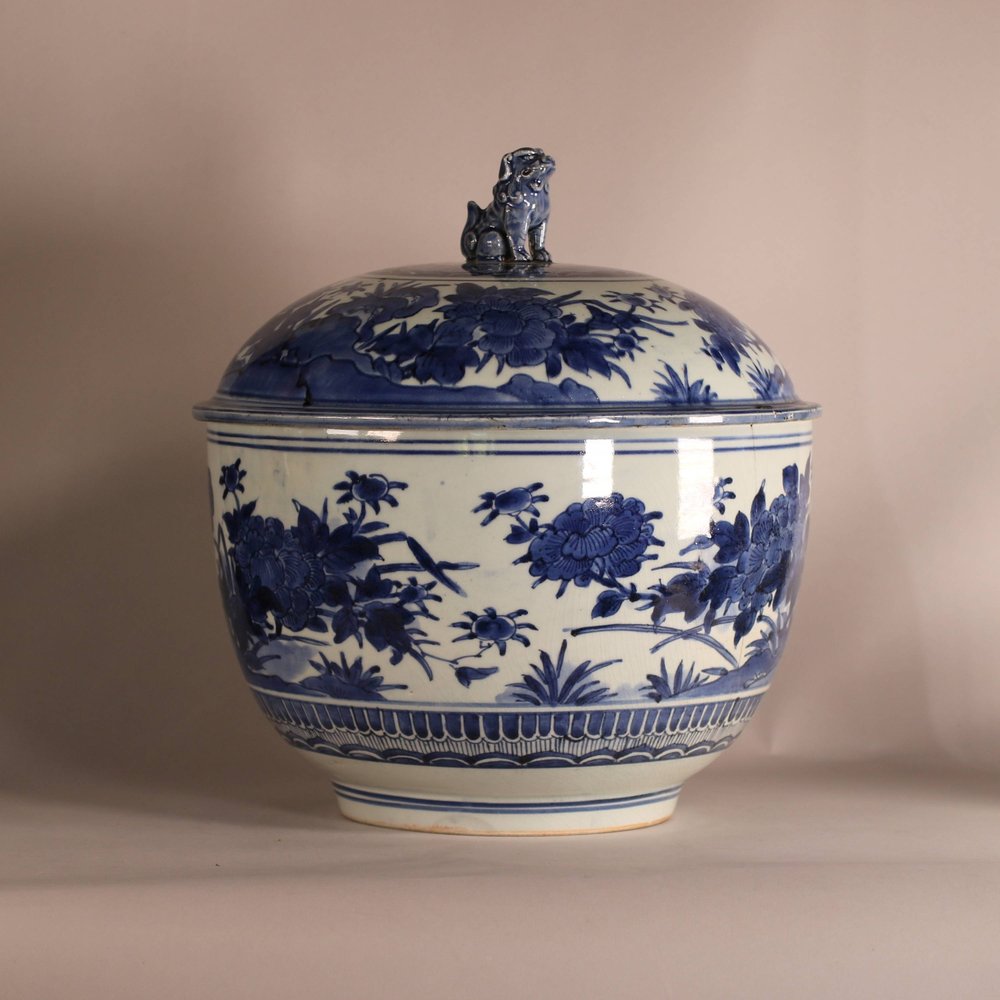 W883 A large Japanese Arita blue and white deep bowl and cover, Edo Period, late 17h century,