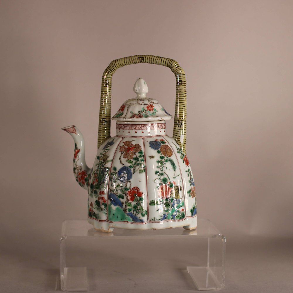 W899 Chinese famille verte ribbed wine pot and cover, Kangxi(16222-17222)