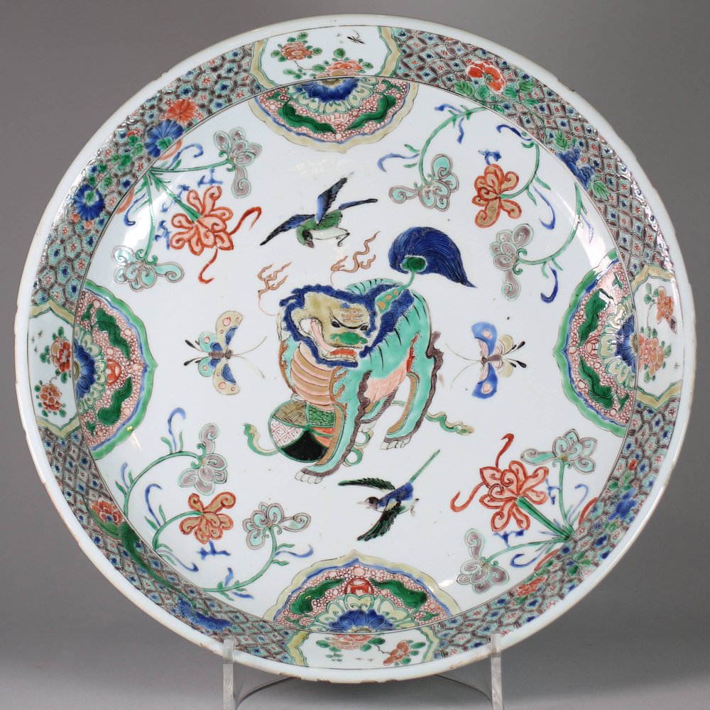 W90 Large famille verte dish, Kangxi (1662-1722)